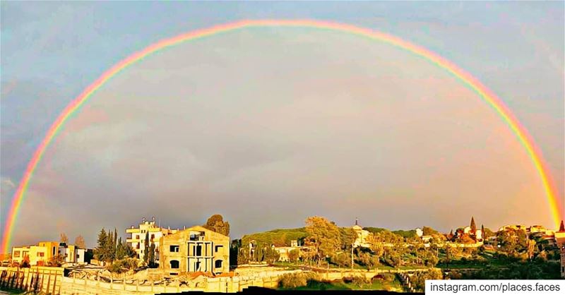 عندما لا تشرق الشمس...يضع الله لنا قوس الرحمن بين الغيوم... 🌈🌈⁦☁️⁩⁦... (Ghassaniyah, Al Janub, Lebanon)