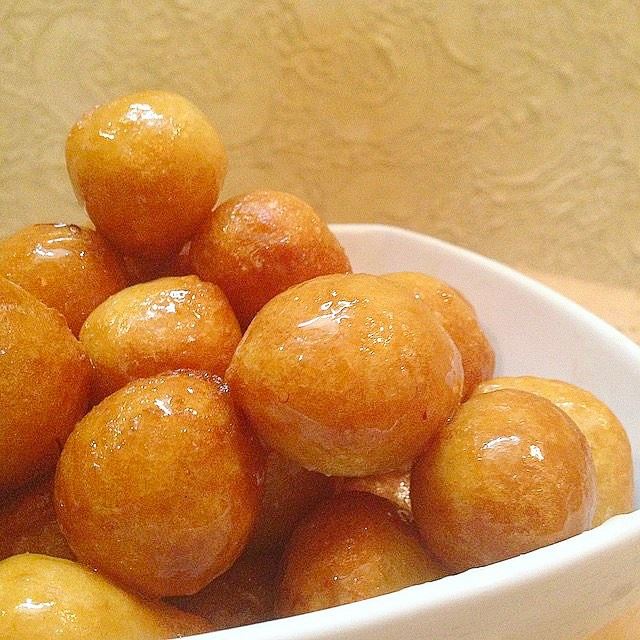 عوامة 😋 ( لقمة القاضي ) 💕 - المقادير : •كبايتين طحين•ملعقتين من الخميرة...