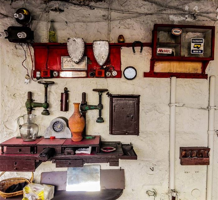 عين الحسود تبلى بالعمى.... old  oldequipment  oldequipments  history ... (Koûsba, Liban-Nord, Lebanon)