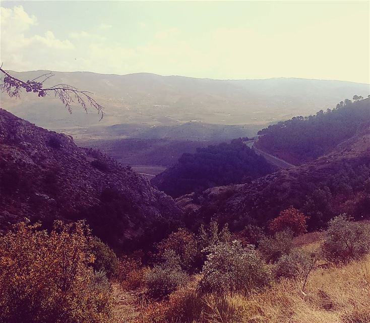  غروب 🌞🌝 corner view prefered village calm relax nature lebanonlovers... (Aïn Zebdé, Béqaa, Lebanon)