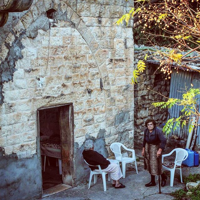 غريب كيف أوقات الناس بيصيروا ذكرياتك ! وهني عالأغلب ما معن خبر! ناس_ذكريا (Btaaboura, Liban-Nord, Lebanon)