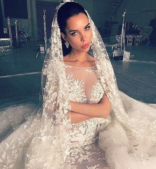 فستان زفاف صاحبة العرس الأفخم من الملياردير الروسي.. صمّمه لبناني! ⠀⠀⠀⠀⠀⠀⠀⠀