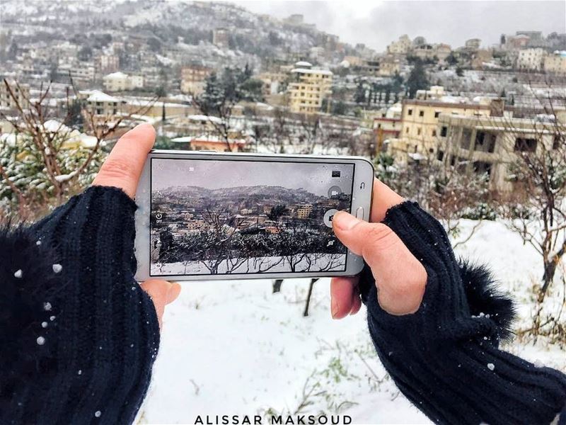 "في اللحظة التي تتقبل كل المعاناةالتي تمر بها سيفتح لك الباب."  جلال_الدين (Bakhoun, Liban-Nord, Lebanon)