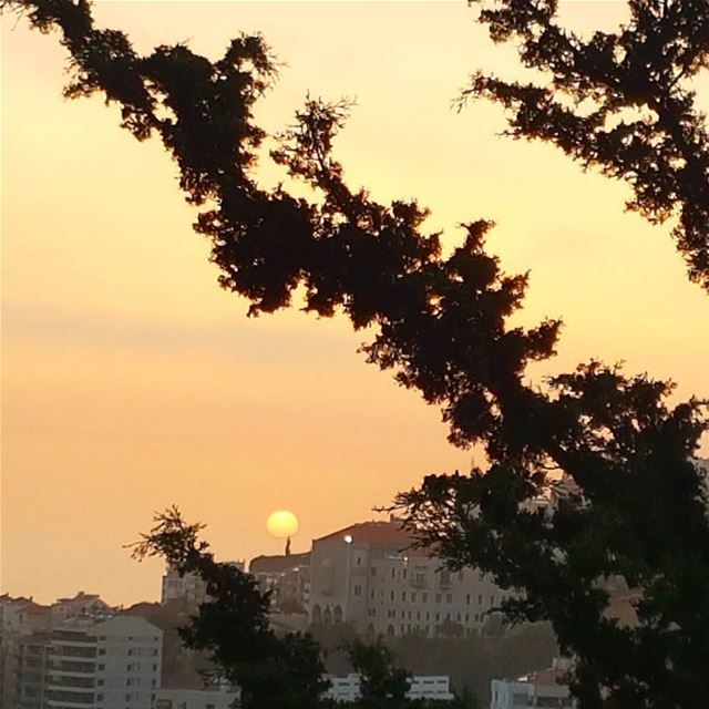 في حضرة الغروب....  ig_lebanon  insta_lebanon  insta_jezzine  insta_worldz...