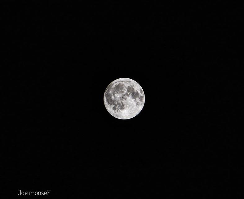 قالو القمر أيَّ قمر .. إنتِ بعد أحلا. بعيونِك بيحْلا♥️ moon  moonlight ...
