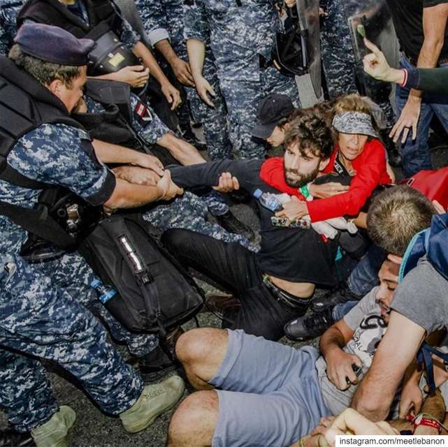 قدي بلا قلب!!!!؟؟ عم تسحبوا شب من بين ايدين إمو؟ ليه؟ لأنو عم بطالب بابسط ح (Beirut, Lebanon)