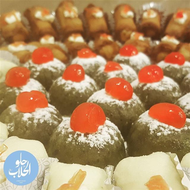 قشطيات سواريه على أنواعها !  حلاوة الجبن مع زنود الست و مفروكة بالفستق الحل (Abed Ghazi Hallab Sweets)