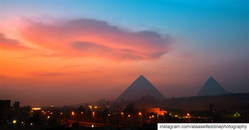 كأنها الكوكب الدري في الافق.Ask Google about the English translation 😂.... (The Great Pyramid of Giza, Cairo, Egypt)