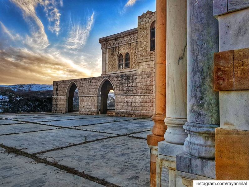 كأنّك ما حدا... ضايِع بِ هالمدىDon't forget to swipe 👉........... (Jezzîne, Al Janub, Lebanon)