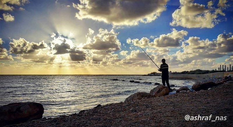 كان يا ما كانيا صمت العشيّهْ...قمري هاجر في الصبح بعيداًفي العيون العسلي (Tyre, Lebanon)