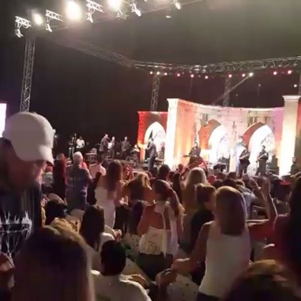 كثافة الجماهير في حفل الملك في غوسطا waelkfoury_news