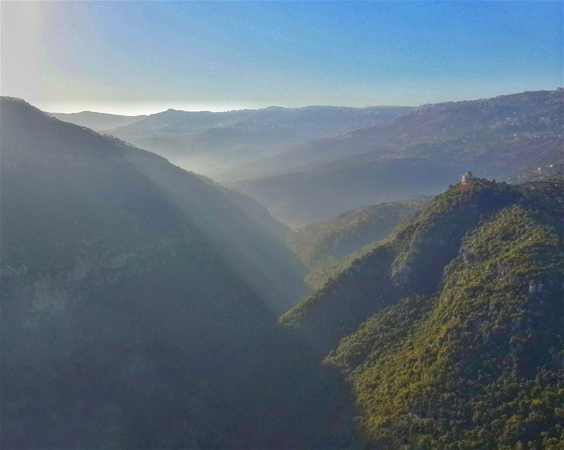 كثيرة هي النعم التي نغفل عن شكرها كوننا اعتدنا عليها، ولم نجرب الحياة من دو (Ra'S Al Matn, Mont-Liban, Lebanon)