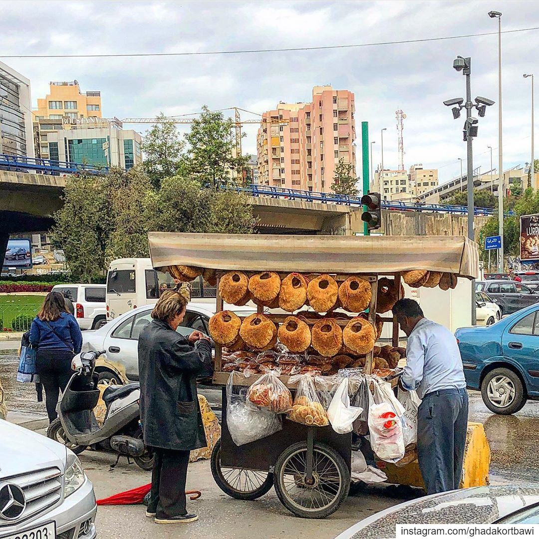 كعك كعك! ..... marchandambulant   kaak  cartvendor  streetofbeirut ... (Ministry of Finance (Lebanon))