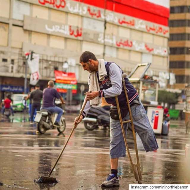 كل الاحترام و الاجلال لهالشب الطرابلسي ❤️🇱🇧. انت يللي ببيتك!! شو بعدك ناط (Tripoli, Lebanon)