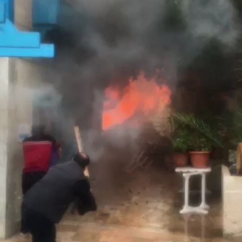 كلنا معك يا خال ايد واحدة منرجع كلشي راح... احتكاك كهربائي أدى إلى  احتراق...