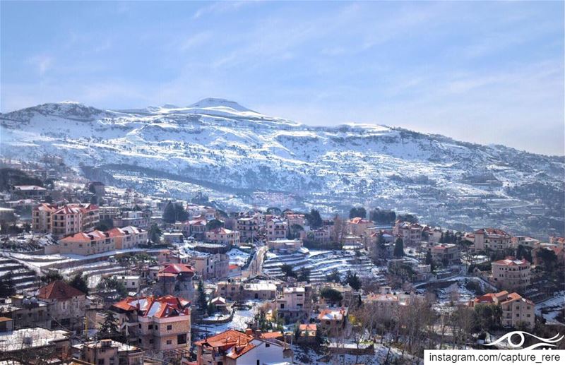 كم تمنينا في لحظات الوحدة أن نخبئ قطعة من المحبة نقتات عليها، كلّما أغلقت ا (Falougha, Mont-Liban, Lebanon)