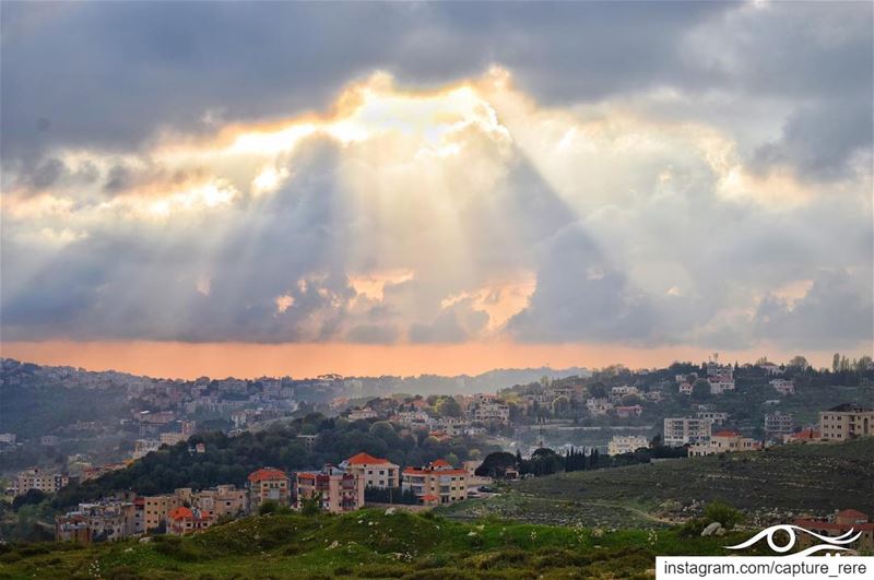 كن لنفسك كخيوط الشمس في عتمة الحياة.ريم مرعي❤️ whatsupplebanon ... (Chouf)