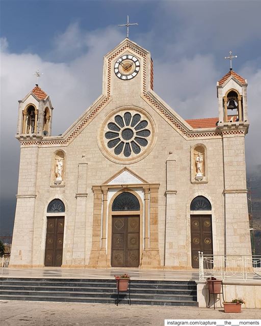 كنيسة مار تقلا - بكاسين ⛪من اجمل كنائس الجبل في لبنان بنيت الكنيسة الاولى... (Bkâssîne, Al Janub, Lebanon)