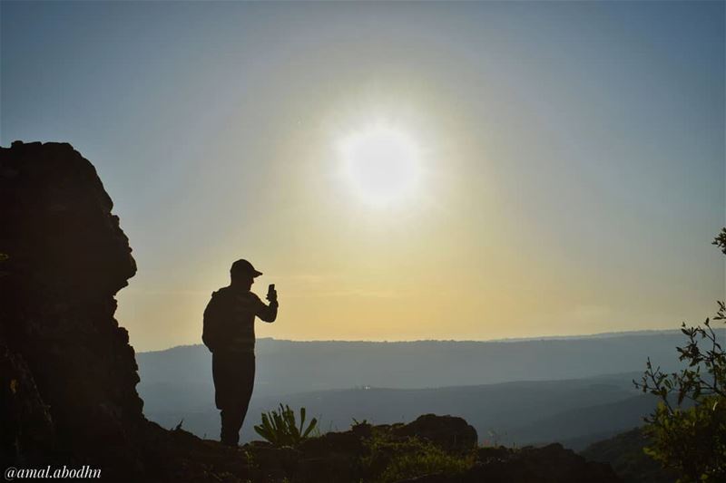 كي لا تسقط لا تسند ظهرك بأحد من البشر 👌.... lebanon  photography ... (Hasbaya District)