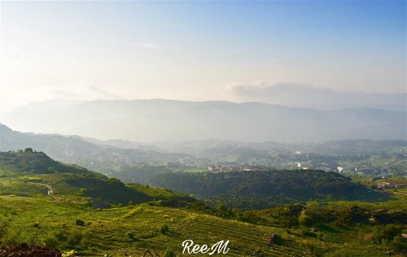 ‏كيف ‏قتلنا ذلك الحلم منذ أن ‏غرز القدر  أنيابه فيه؟‏كيف ‏قتلنا ذلك الحلم، (Falougha, Mont-Liban, Lebanon)