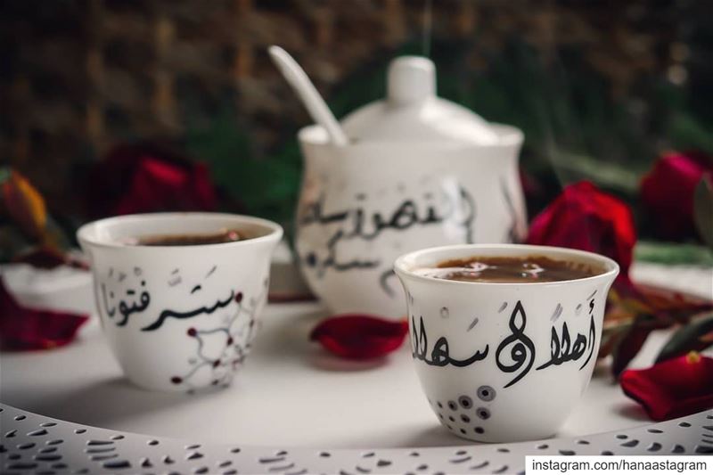 كيف يمكن للقهوة أن تبقى مرة بعد حضوركم 🌹... مسائكم_سعاده  بيتي  بساطه روق