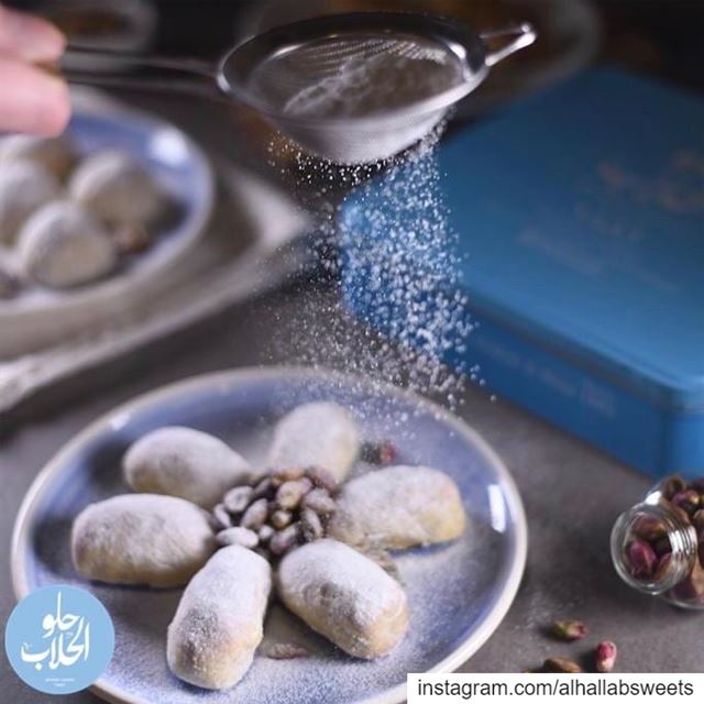 لأن معمولنا أطيب معمول للعيد ! ينعاد عالجميع بالصحة والعافية 😍🤗😄😋 رمضا (Abed Ghazi Hallab Sweets)