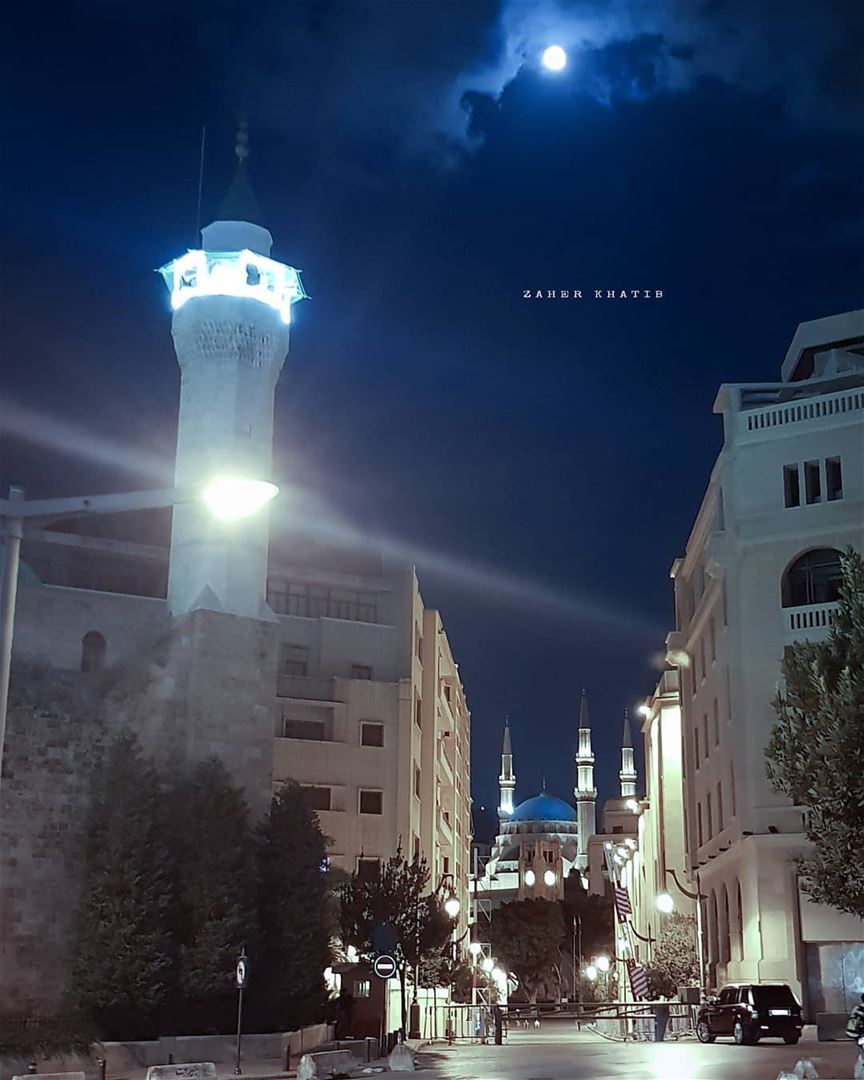 لا تحزني.. سأشتري غداً لكِ القمر.. * insta_lebanon  ig_lebanon ... (Downtown Beirut)