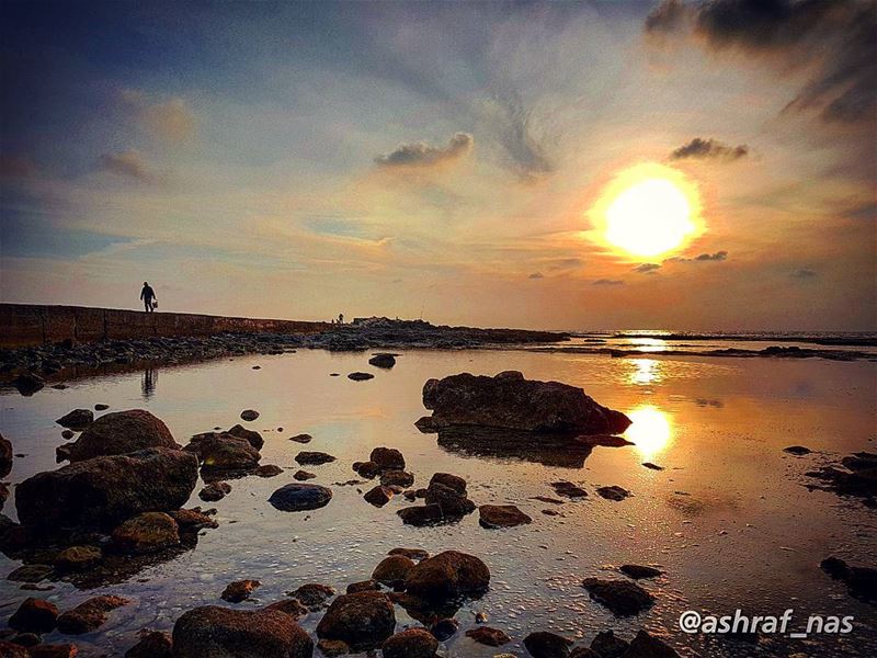 لا تسألي العين الحزينةكيف أدمتها المقل...لا تسألي النجم البعيدبأي سرٍّ ق (Tyre, Lebanon)