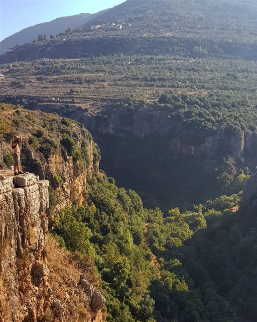 لا تهزني،  واقف عشوار 🙋‍♂️. .Photo credit to: @hadsheetyr campers ... (Chouf)