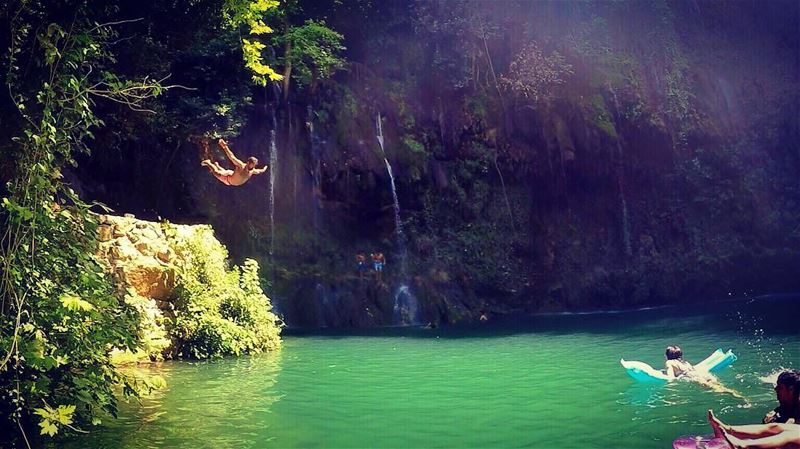 لافرد جناحي عالهوا زي اليمامه... fly  drop  waterfall  bird  lebanon ... (Baakline River)