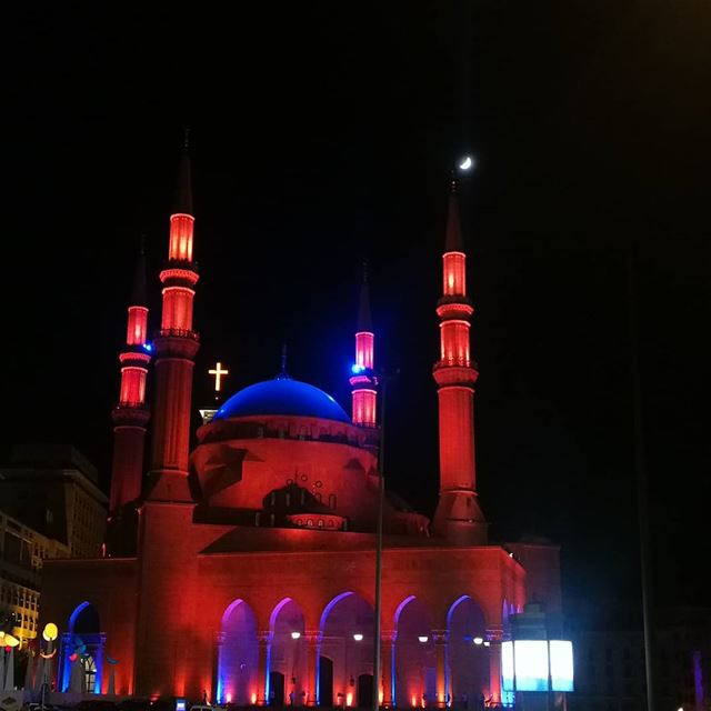 لبنان للجميع وسيبقى للجميع 🕌⛪ lebanon  livelovelebanon  whatsuplebanon ... (Martyrs' Square, Beirut)