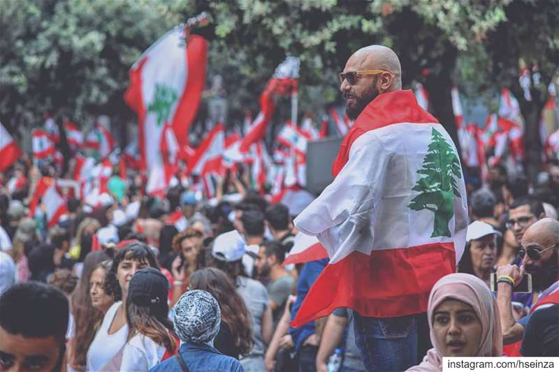  لبنان_ينتفض  كلن_يعني_كلن  لبنان_يثور لبنان  بيروت lebanon🇱🇧 ... (Riad El Solh)