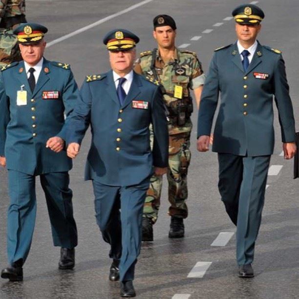 لبنانالجيش_اللبنانيوطنتضحيةarmedforceslebanonlebanese قائد الجيش في اللباس الرسمي ✋