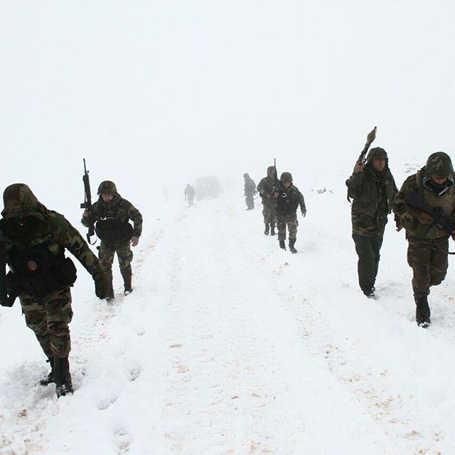 لبنانالجيش_اللبنانيوطنتضحيةarmedforceslebanonlebanesesnowingsnowلبنانmilitaryarmydangerstrongpowersecuresafereadym4m16