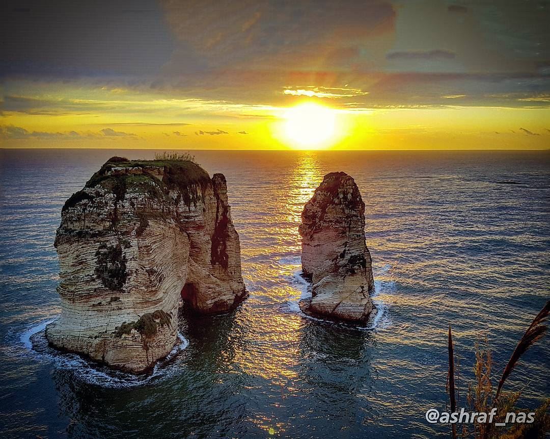 لبيروتمن قلبي سلامٌ لبيروتوقُبلٌ للبحر والبيوت...لصخرةٍ كأنهاوجه بحارٍ... (Beirut, Lebanon)