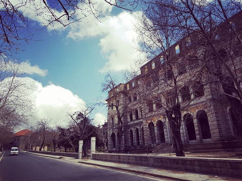 لزمان وردي الشرفات🎵🎵  ig_respect  ig_lebanon  insta_lebanon  instaamici ... (Sawfar, Mont-Liban, Lebanon)