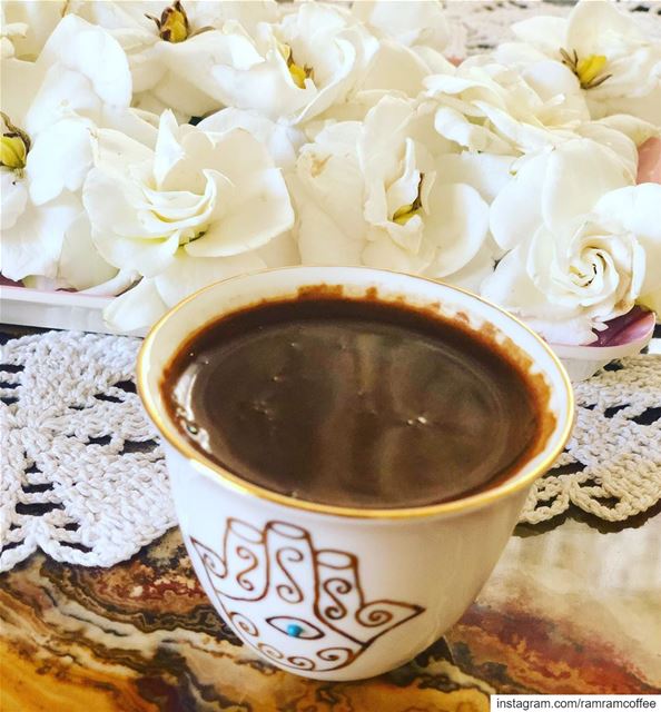 لكل مساء حكاية رغم ان الغروب واحد... ramramcoffee  turkishcoffee ...