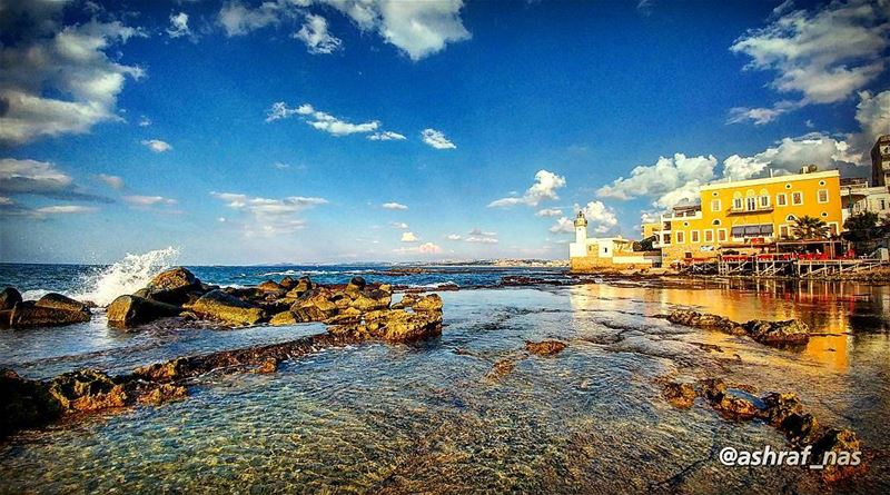 لما بغني اسمكبشوف صوتي غلي...ايدي صارت غيمةوجبيني علي يا جنوب...... (Tyre, Lebanon)