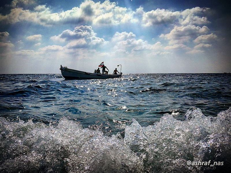 لماذا أسلم للبحر أمريوأمنح للريح أيام عمري...وهل في البحار سوى العاصفاتت (Tyre, Lebanon)