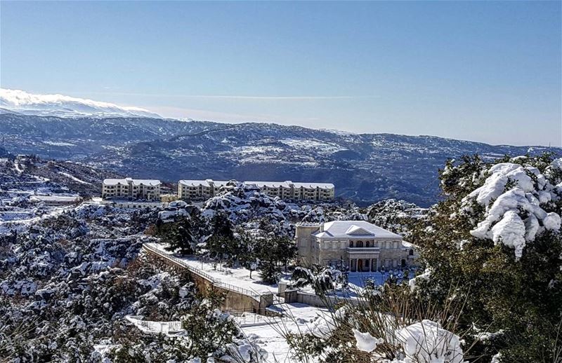 لماذا نسائل هذا الطريق....لأي مصير يسير بنا ؟من أين لملم أقدامنا ؟ فحسبي... (Faraya, Mont-Liban, Lebanon)