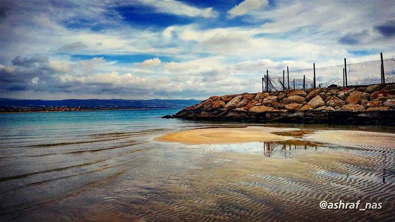 لو بقدر لَفتّش عليك ولَ لاقيكالكذبة الغيم المارق والمنفى سمّيك...اعطيني ا (Tyre, Lebanon)