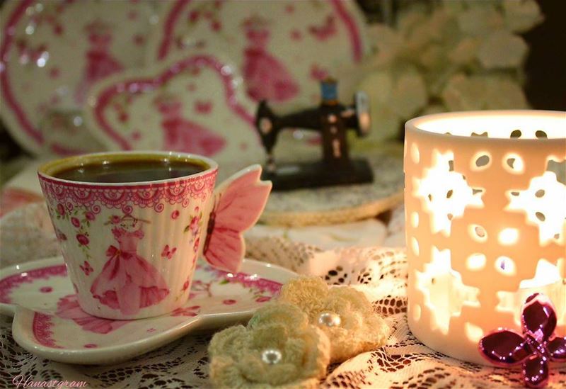 لو كان في الشطرنج قطعة مؤنثة ...لمات الملك عشقاً ....مسائكم رقة ...🎀 قهو