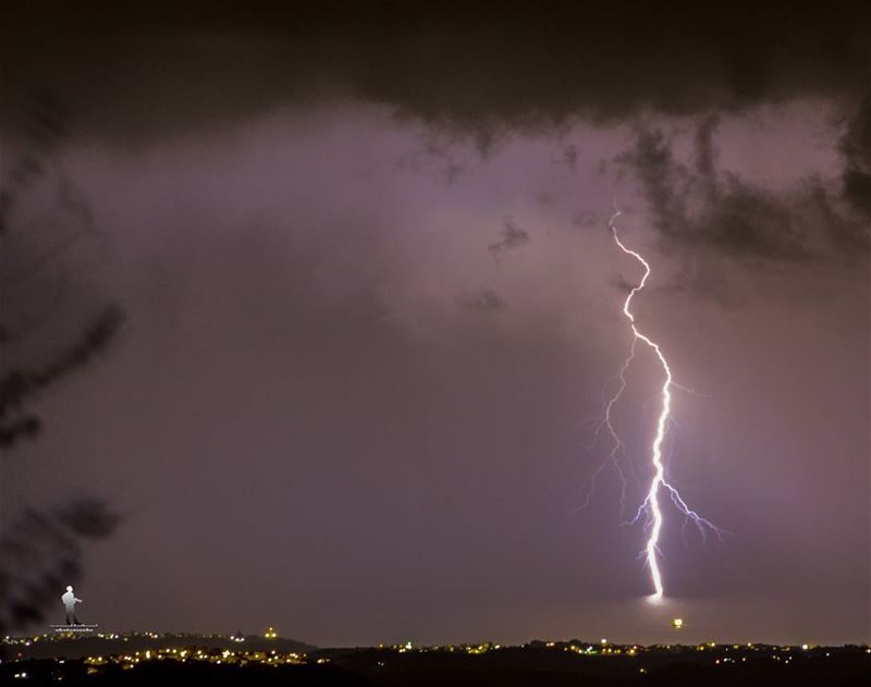 ليل ورعد وبرد وريح... storm coldweather  colddays  chouf jbaa...