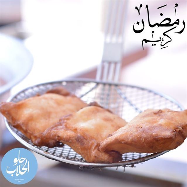 ما في اطيب من كلاج حلو الحلاب بعد هالصيام الطويل.. نتمنى لكم صياما مقبولا و (Abed Ghazi Hallab Sweets)