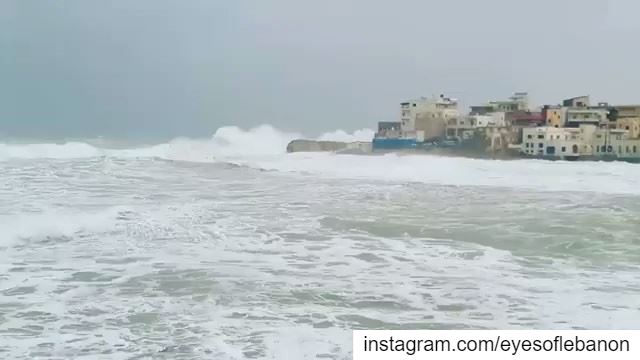 مباشرة من شاطئ البحصة في البترون video by @abedhassoun・・・LIVE 🌊...... (Bahsa-Batroun)