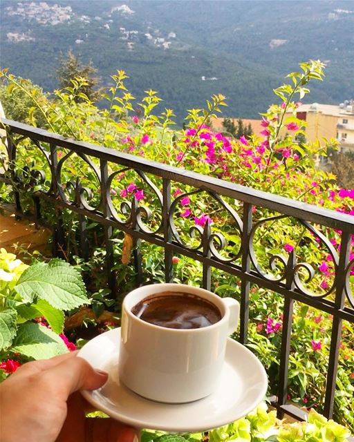 محادثتي معك في بداية صباحي هي اجمل حكاية لم تعرفها العالم بعد.... .... (Broummâna, Mont-Liban, Lebanon)
