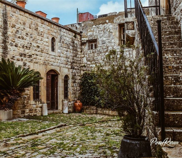  مدخل  سرايا  حمادة  بعقلين  الشوف  لبنان  oldhouse  baakline  lebanon...