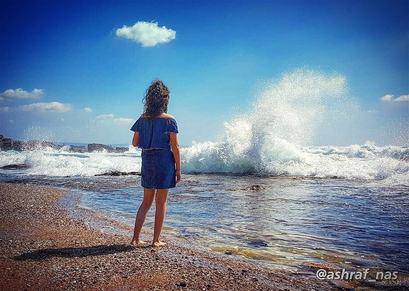 مشلوحة على بحر النسيانفارقني النوم وكل شي كان...وجك ما كان يفارقنيوجرب ا (Tyre, Lebanon)
