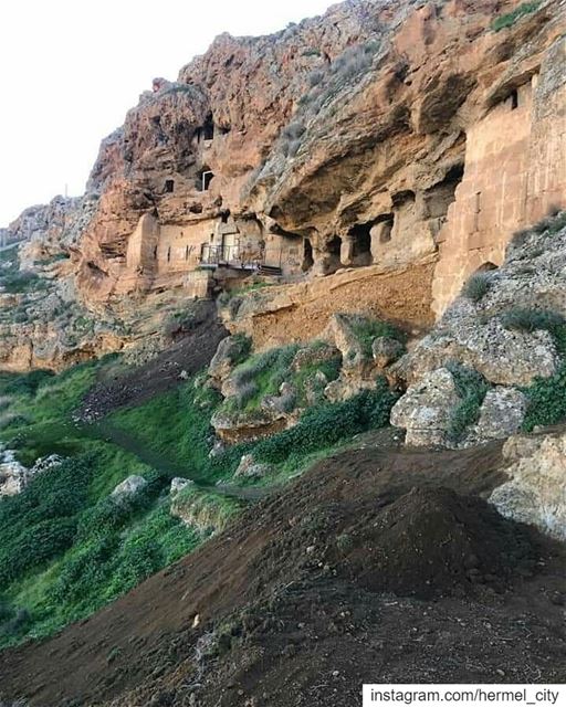 معلّق بالصخر ... ومحفور بالتاريخ by @maronite_insider saintmarmaroun ... (El Hermel, Béqaa, Lebanon)
