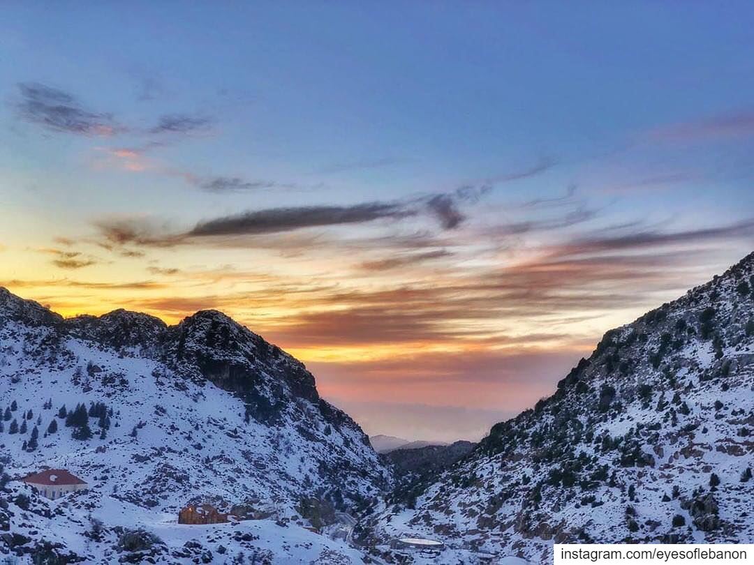 مغيب الشمس من إهمج 😍photo taken by @jessykafares ・・・Sunsets that dazzle... (Ehmej, Mont-Liban, Lebanon)